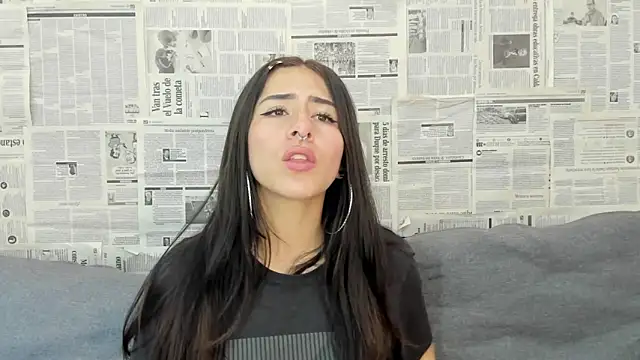 Snapshot of Mhelanny2 chatting on 01-19-25, 08:41 Mhelanny2 online show from 01-19-25, 08:41