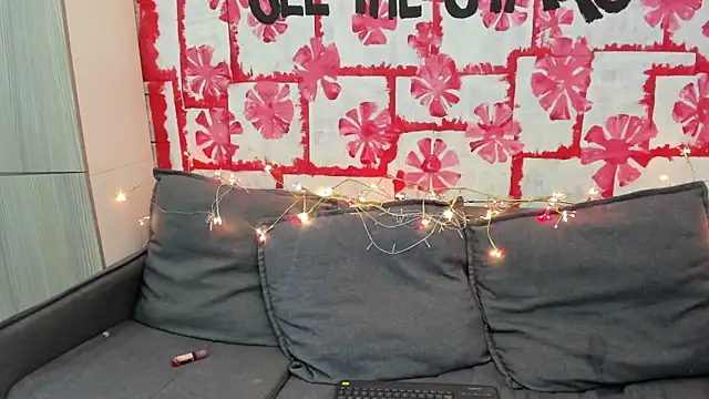 Snapshot of Mhelanny2 chatting on 02-08-25, 06:12 Mhelanny2 online show from 02-08-25, 06:12