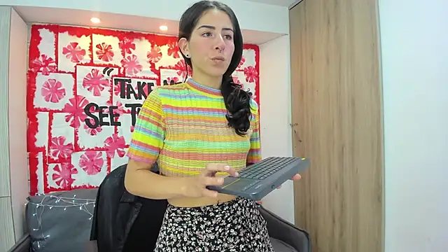 Snapshot of Mhelanny2 chatting on 02-15-25, 05:50 Mhelanny2 online show from 02-15-25, 05:50