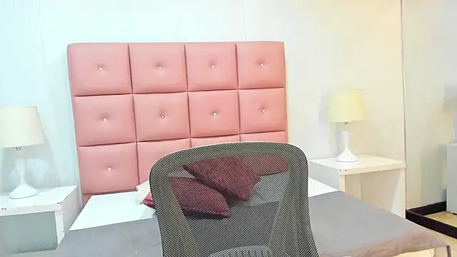 Snapshot of Mhelanny2 chatting on 02-19-25, 11:17 Mhelanny2 online show from 02-19-25, 11:17