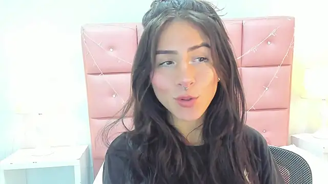 Snapshot of Mhelanny2 chatting on 02-22-25, 08:18 Mhelanny2 online show from 02-22-25, 08:18