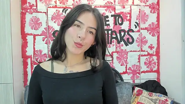 Snapshot of Mhelanny2 chatting on 03-13-25, 06:37 Mhelanny2 online show from 03-13-25, 06:37