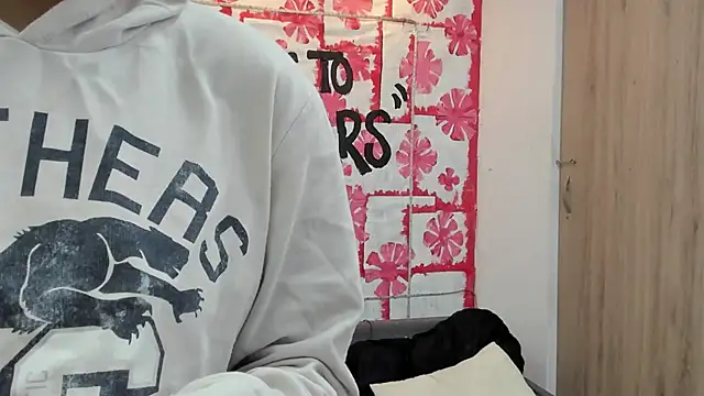 Snapshot of Mhelanny2 chatting on 03-13-25, 10:10 Mhelanny2 online show from 03-13-25, 10:10