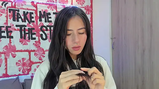 Snapshot of Mhelanny2 chatting on 03-14-25, 04:21 Mhelanny2 online show from 03-14-25, 04:21