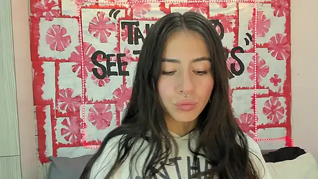 Snapshot of Mhelanny2 chatting on 03-14-25, 07:26 Mhelanny2 online show from 03-14-25, 07:26