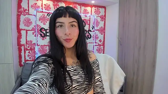 Snapshot of Mhelanny2 chatting on 03-15-25, 11:51 Mhelanny2 online show from 03-15-25, 11:51