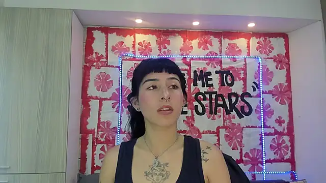 Snapshot of Mhelanny2 chatting on 03-20-25, 04:29 Mhelanny2 online show from 03-20-25, 04:29