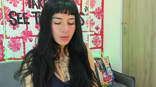 Snapshot of Mhelanny2 chatting on 03-20-25, 07:47 Mhelanny2 online show from 03-20-25, 07:47