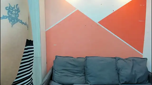 Snapshot of Mhelanny2 chatting on 10-17-25, 05:59 Mhelanny2 online show from 10-17-25, 05:59