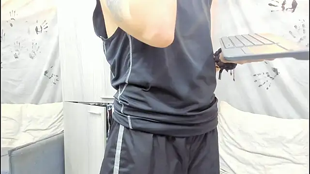 Snapshot of Mhelanny2 chatting on 10-25-25, 03:40 Mhelanny2 online show from 10-25-25, 03:40