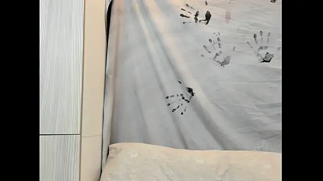 Snapshot of Mhelanny2 chatting on 10-26-25, 03:29 Mhelanny2 online show from 10-26-25, 03:29