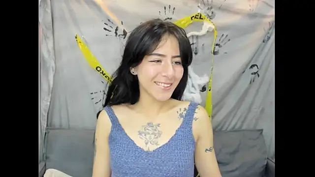 Snapshot of Mhelanny2 chatting on 10-28-25, 05:04 Mhelanny2 online show from 10-28-25, 05:04