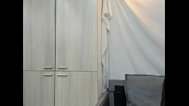 Snapshot of Mhelanny2 chatting on 12-13-25, 08:58 Mhelanny2 online show from 12-13-25, 08:58