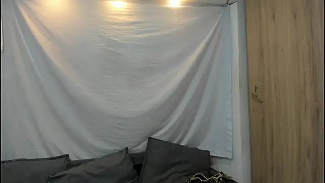 Snapshot of Mhelanny2 chatting on 12-14-25, 12:54 Mhelanny2 online show from 12-14-25, 12:54