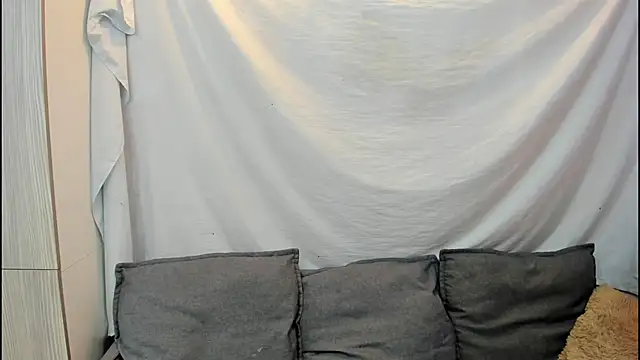 Snapshot of Mhelanny2 chatting on 12-15-25, 06:45 Mhelanny2 online show from 12-15-25, 06:45