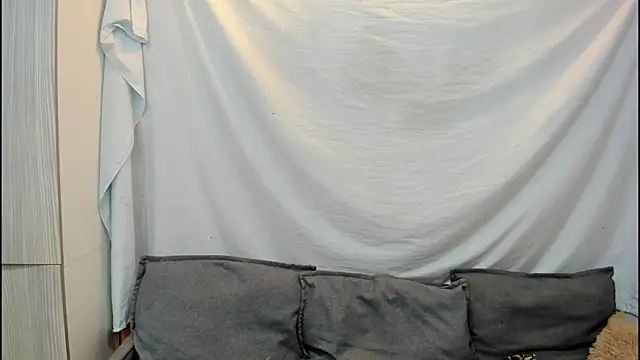 Snapshot of Mhelanny2 chatting on 12-20-25, 03:30 Mhelanny2 online show from 12-20-25, 03:30