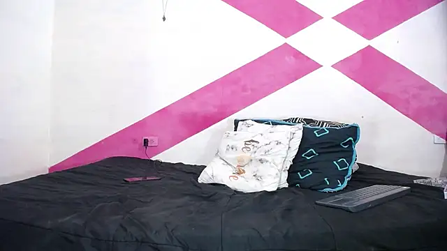 MIA luxce29 online show from 01-08-25, 01:32