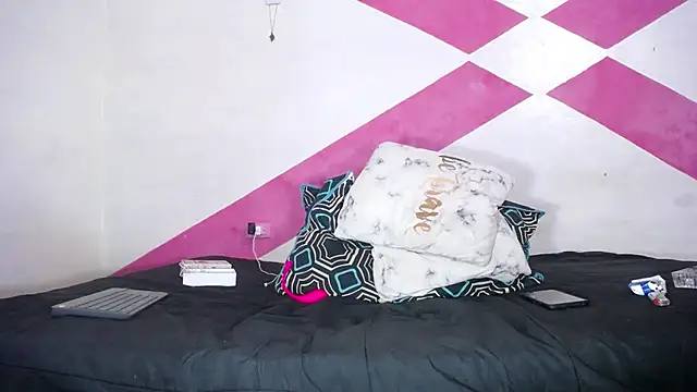 MIA luxce29 online show from 01-28-25, 03:47