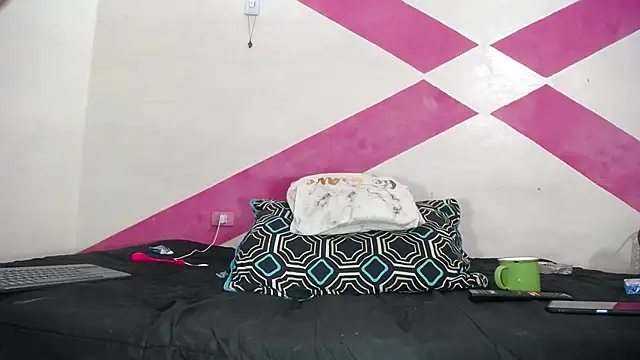 MIA luxce29 online show from 01-31-25, 04:14