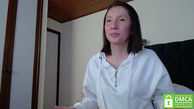 Snapshot of Sophi_Cute chatting on 12-29-24, 07:32 Sophi Cute online show from 12-29-24, 07:32