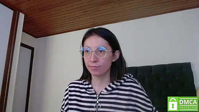 Snapshot of Sophi_Cute chatting on 12-30-24, 06:49 Sophi Cute online show from 12-30-24, 06:49