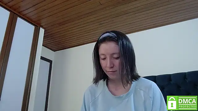 Snapshot of Sophi_Cute chatting on 01-03-25, 07:29 Sophi Cute online show from 01-03-25, 07:29