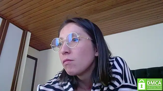 Snapshot of Sophi_Cute chatting on 01-04-25, 07:34 Sophi Cute online show from 01-04-25, 07:34