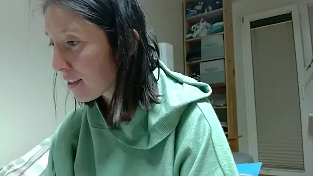 Snapshot of Sophi_Cute chatting on 02-07-25, 04:24 Sophi Cute online show from 02-07-25, 04:24