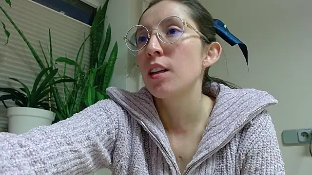 Snapshot of Sophi_Cute chatting on 02-08-25, 04:04 Sophi Cute online show from 02-08-25, 04:04