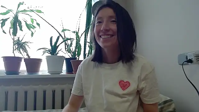 Snapshot of Sophi_Cute chatting on 02-14-25, 10:07 Sophi Cute online show from 02-14-25, 10:07