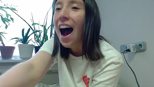 Snapshot of Sophi_Cute chatting on 02-14-25, 01:08 Sophi Cute online show from 02-14-25, 01:08