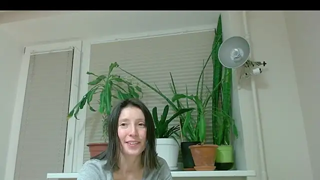 Snapshot of Sophi_Cute chatting on 02-15-25, 06:55 Sophi Cute online show from 02-15-25, 06:55