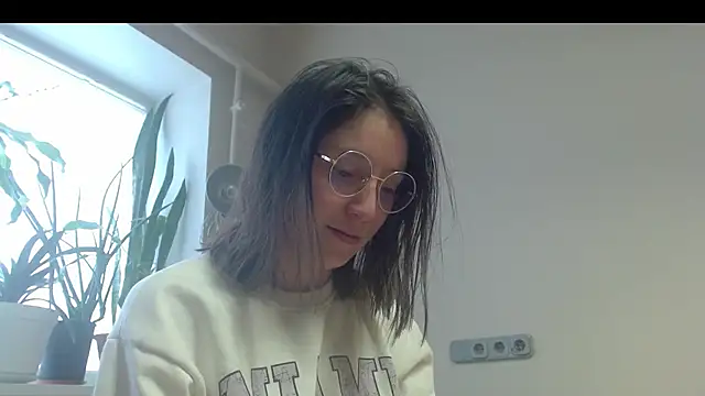 Snapshot of Sophi_Cute chatting on 02-26-25, 01:41 Sophi Cute online show from 02-26-25, 01:41