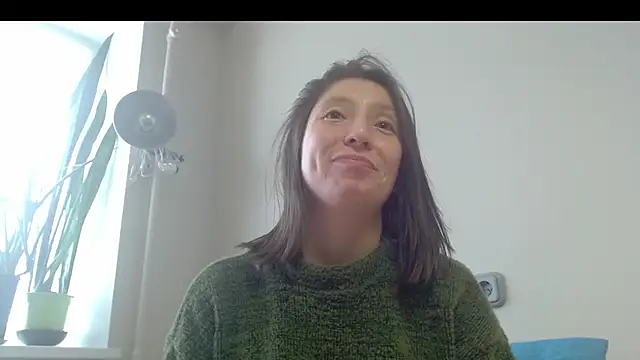 Snapshot of Sophi_Cute chatting on 03-16-25, 12:11 Sophi Cute online show from 03-16-25, 12:11