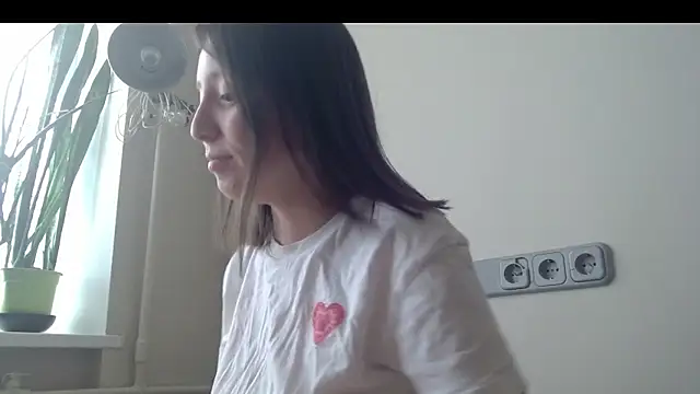 Snapshot of Sophi_Cute chatting on 03-18-25, 12:36 Sophi Cute online show from 03-18-25, 12:36