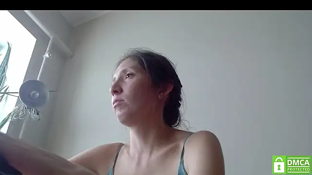 Snapshot of Sophi_Cute chatting on 09-10-25, 01:00 Sophi Cute online show from 09-10-25, 01:00