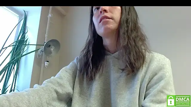 Snapshot of Sophi_Cute chatting on 10-17-25, 02:52 Sophi Cute online show from 10-17-25, 02:52