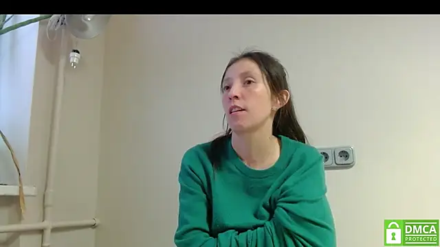 Snapshot of Sophi_Cute chatting on 10-20-25, 03:01 Sophi Cute online show from 10-20-25, 03:01