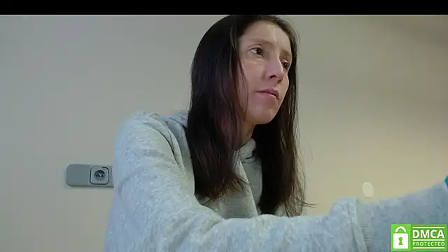 Snapshot of Sophi_Cute chatting on 11-17-25, 09:59 Sophi Cute online show from 11-17-25, 09:59