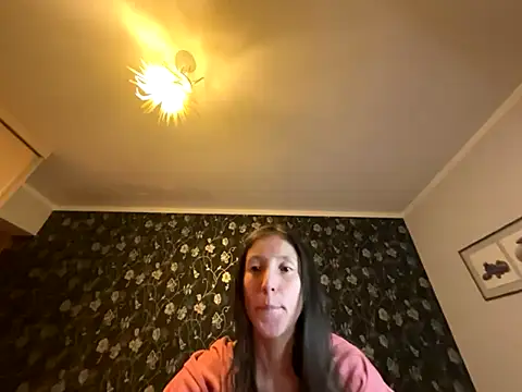 Snapshot of Sophi_Cute chatting on 11-26-25, 04:08 Sophi Cute online show from 11-26-25, 04:08