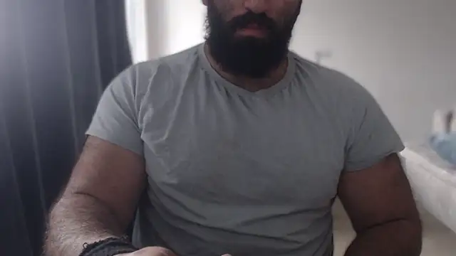 hugemachohandsome online show from 09-18-25, 06:37