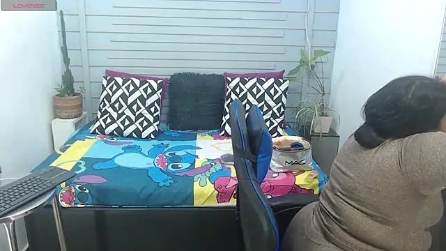 evelin zaens online show from 02-25-25, 04:03