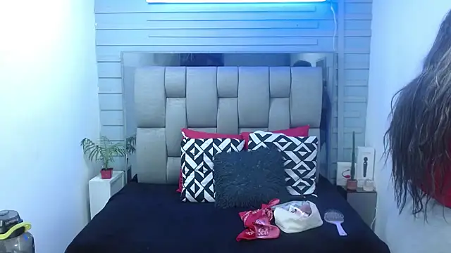 evelin zaens online show from 03-17-26, 04:06