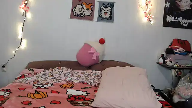 Cupcakecutie449 online show from 10-23-25, 07:18