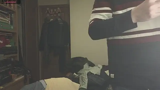 curiosillo83 online show from 03-12-25, 06:22