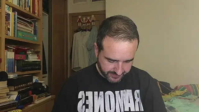 curiosillo83 online show from 10-20-25, 03:01