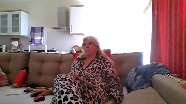 Snapshot of TrustfulVampire1 chatting on 12-14-25, 09:03 TrustfulVampire1 online show from 12-14-25, 09:03