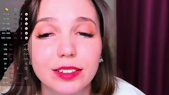 Snapshot of KindHazelHere_ chatting on 03-08-25, 02:01 KindHazelHere online show from 03-08-25, 02:01