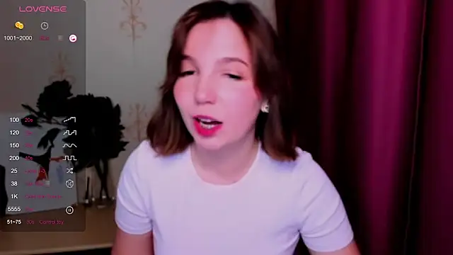 Snapshot of KindHazelHere_ chatting on 03-19-25, 08:11 KindHazelHere online show from 03-19-25, 08:11