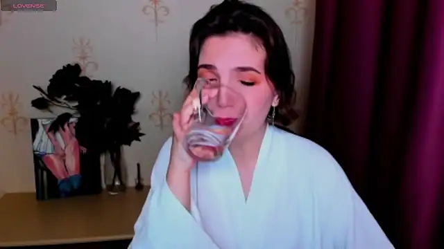 Snapshot of KindHazelHere_ chatting on 09-27-25, 08:14 KindHazelHere online show from 09-27-25, 08:14